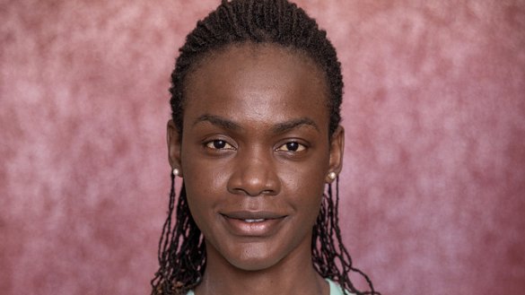 „Nisi sama": Žene koje su preživele silovanja uz Žizel Peliko 8 Džoan Čelimo Meli gleda u kameru