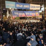 Južna Koreja u vanrednom stanju, demonstracije ispred parlamenta u Seulu 6