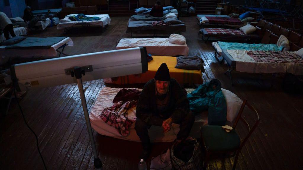 Da li se Ukrajinci vraćaju u delove zemlje pod ruskom okupacijom? 2 Man evacuated by Ukraine from the war zone in Donbas region, 2024