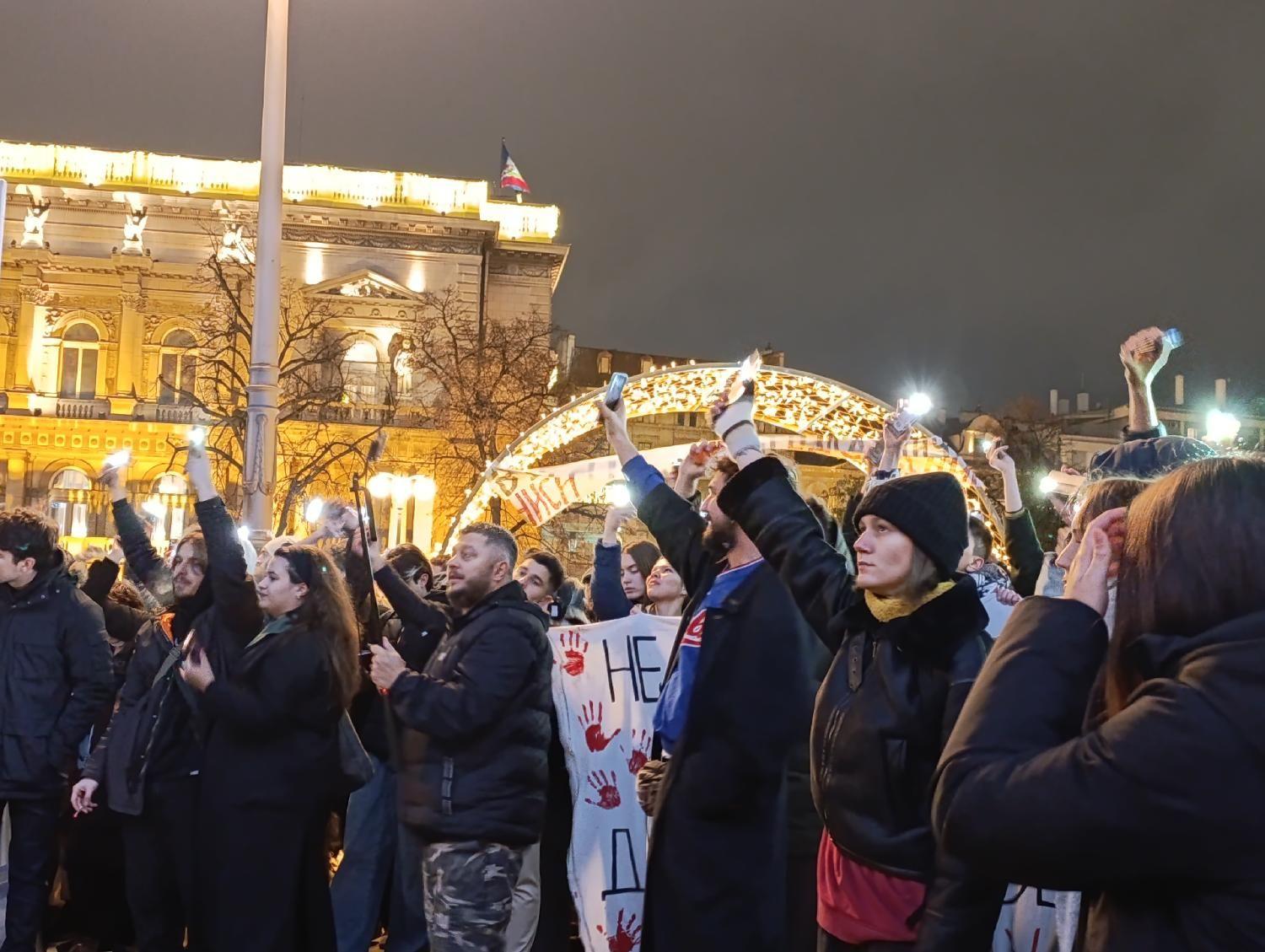 Studenti su se okupili ispred Predsedništva tokom Vučićevog obraćanja