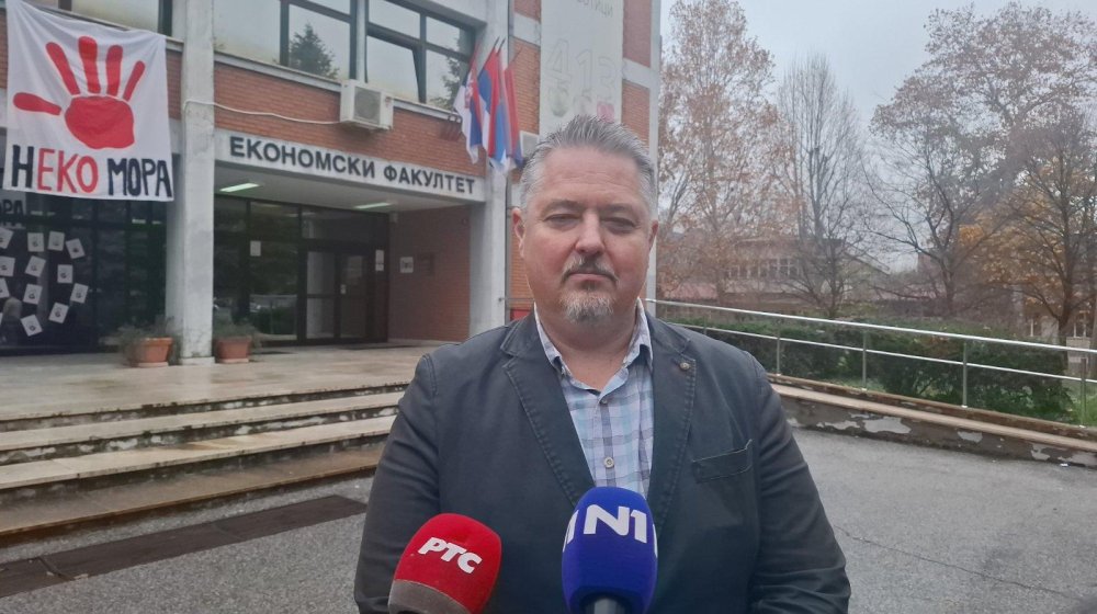 Dekan kuvao gulaš studentima, oni ga podržali: „Dekan ima naš glas, ko vređa njega, vređa i nas“ 1