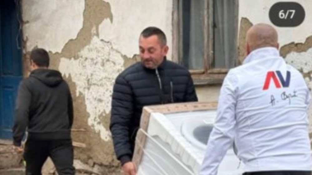 "Kao da se radi o Kafkinom Procesu": Izbori u Zaječaru nisu raspisani, a članovi SNS uveliko dele belu tehniku 1