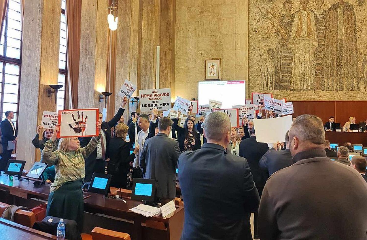 poslanici opozicije, protest opozicije