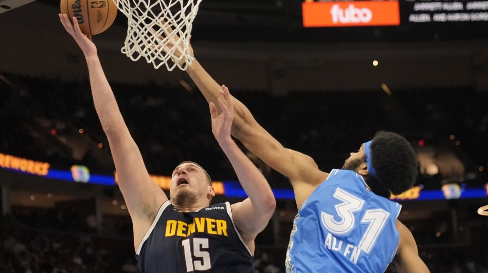 Ostavio i Medžika Džonsona iza sebe: Nikola Jokić treći na listi po broju tripl-dabl učinaka u istoriji NBA lige 1