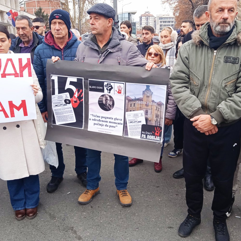 Blokada raskrsnice kod suda "Kocka je bačena, dosta je bilo korumpiranog sistema": Građani, studenti, gimnazijalci i profesori na protestu u Nišu (VIDEO) 8