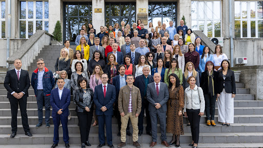 Ekonomski fakultet Niš Od 14 državnih fakulteta u Nišu u blokadi je jedan: Tri fakulteta i Univerzitet podržavaju studentske zahteve, ali ne i obustavu nastave 4