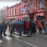 U Zaječaru održana akcija 15 minuta za 15 stradalih: Grupa mladića dobacivala okupljenim građanima "Aco Srbije i Živeo predsednik Vučić" 5