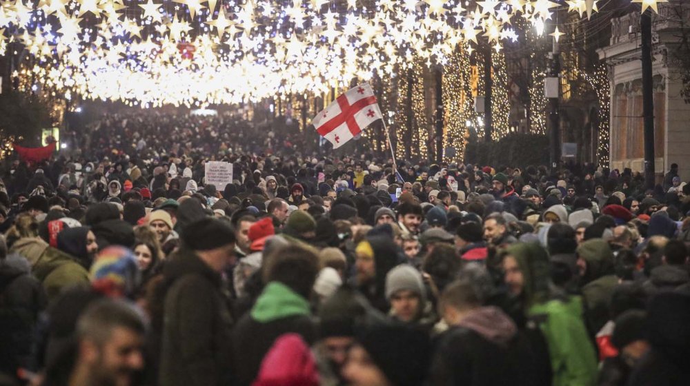 EU suspenduje bezvizni režim za zvaničnike Gruzije 1