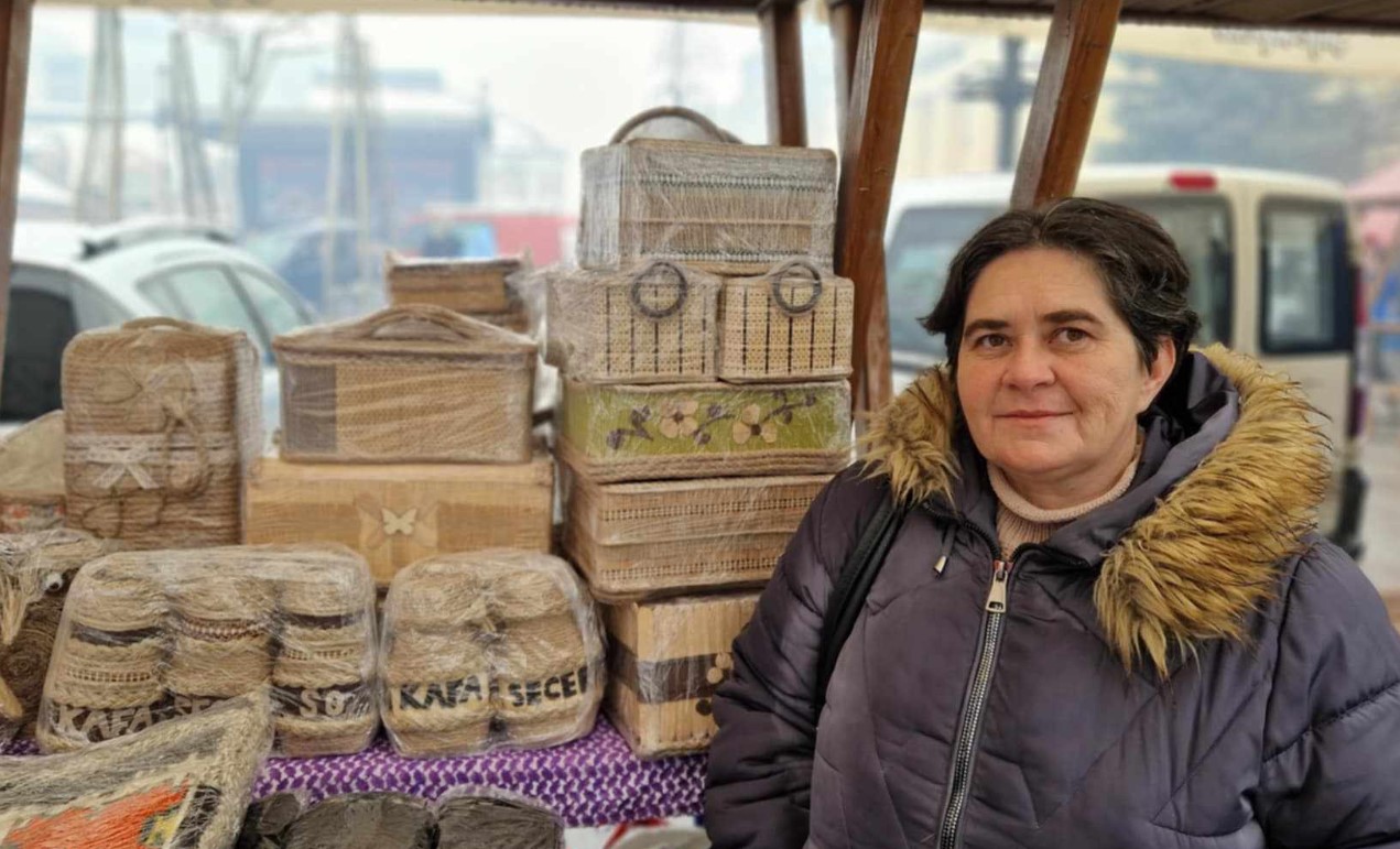 Novogodišnji bazar u Zaječaru Novogodišnji bazar zvanično počeo u Zaječaru: Za doček će nastupiti Big Bend i Dejan Petrović 3