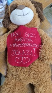 Kako su učenici rasplakali profesorku Šabačke gimnazije, koja je zbog njih skakala i na haubu? 3 Kako su učenici rasplakali profesorku Šabačke gimnazije, koja je zbog njih skakala i na haubu? 3