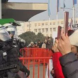 Veliki broj policajaca u Skupštini Novog Sada: Opozicija pokušala da uđe u zgradu, studenti se vraćaju u kampus (FOTO, VIDEO) 13