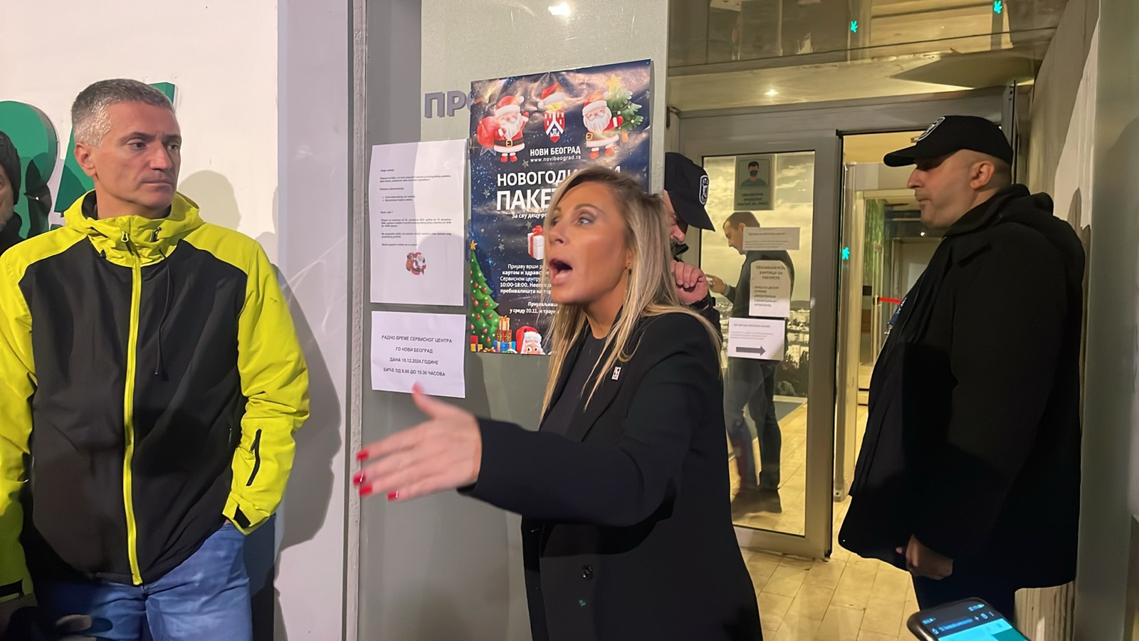 Sednica SO Novi Beograd: Glasanje završeno, Milija Koldžić ostaje na funkciji, studenti nezadovoljni 3 Sednica SO Novi Beograd: Glasanje završeno, Milija Koldžić ostaje na funkciji, studenti nezadovoljni 3