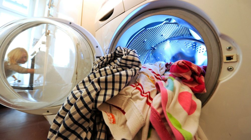 Dugme na veš mašini koje ubrzava sušenje, a mnogi i ne znaju da postoji 1