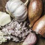 Kako beli luk utiče na holesterol? 1