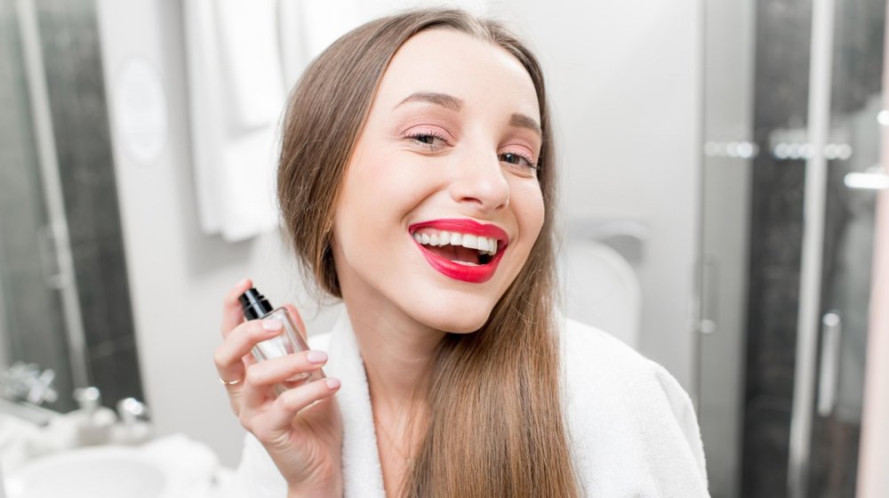 Za ovaj ženski parfem kažu da je najbolji 1