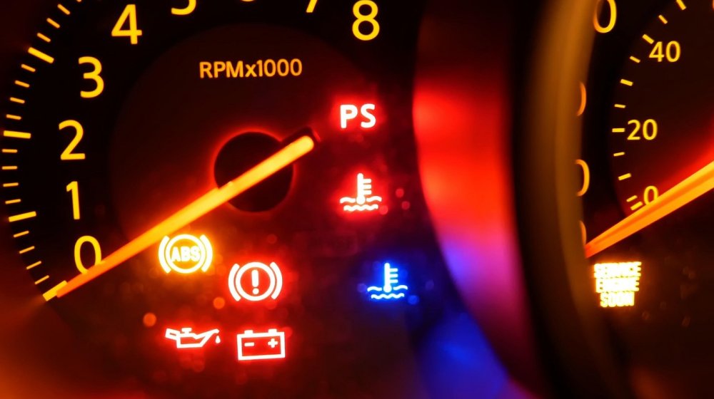 Ako vam se ova lampica upali tokom vožnje automobila zimi, ne smete da je ignorišete 1