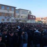 Zaječar stao na 15 minuta: Građani blokirali kružni tok, srednjoškolci izašli u dvorište 11