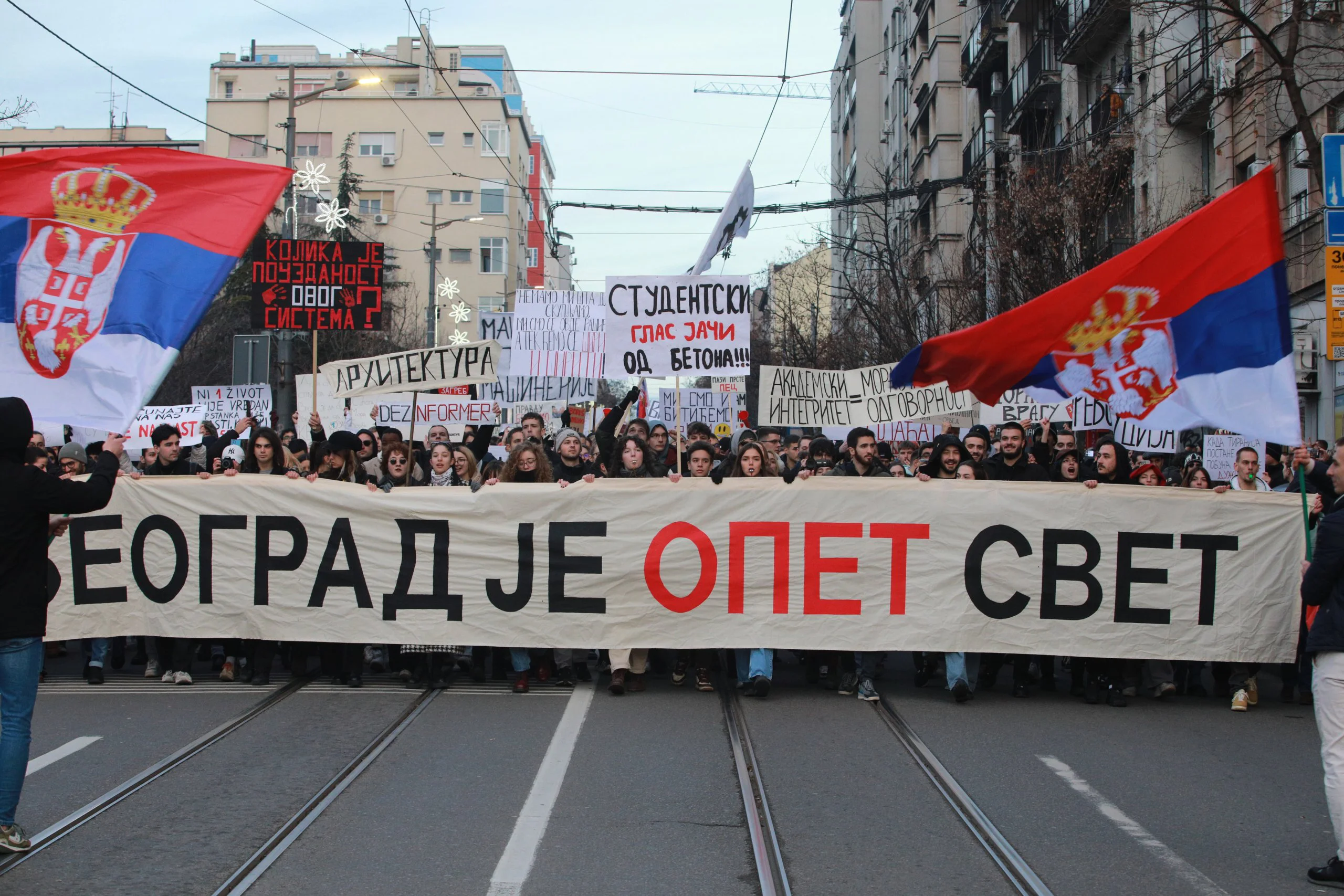 Protest na Slaviji protekao mirno: Najglasnija tišina do sad za 15 stradalih u Novom Sadu 5 Protest na Slaviji protekao mirno: Najglasnija tišina do sad za 15 stradalih u Novom Sadu 5