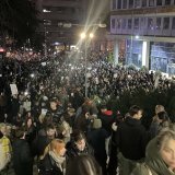 Studenti ostavili džakove para ispred RTS-a i tražili izvinjenje od Vučića: U Dnevniku dva minuta posvećena protestu (FOTO, VIDEO) 4