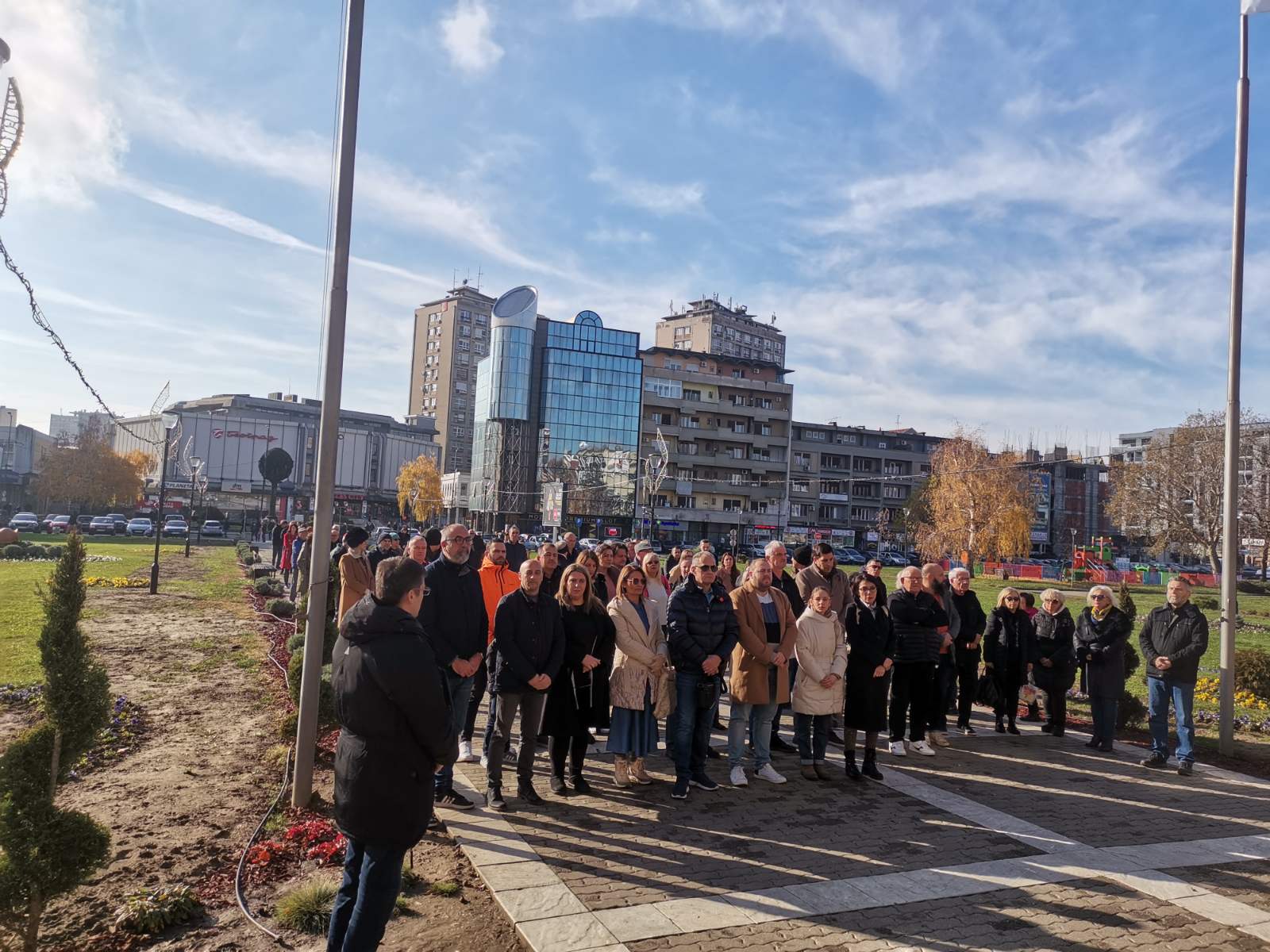 U protestu Zastani Srbijo studenti i učenici uz građane, više manjih incidenata, ali i jedan veći sa članovima Filharmonije (FOTO/VIDEO) 8 U protestu Zastani Srbijo studenti i učenici uz građane, više manjih incidenata, ali i jedan veći sa članovima Filharmonije (FOTO/VIDEO) 8