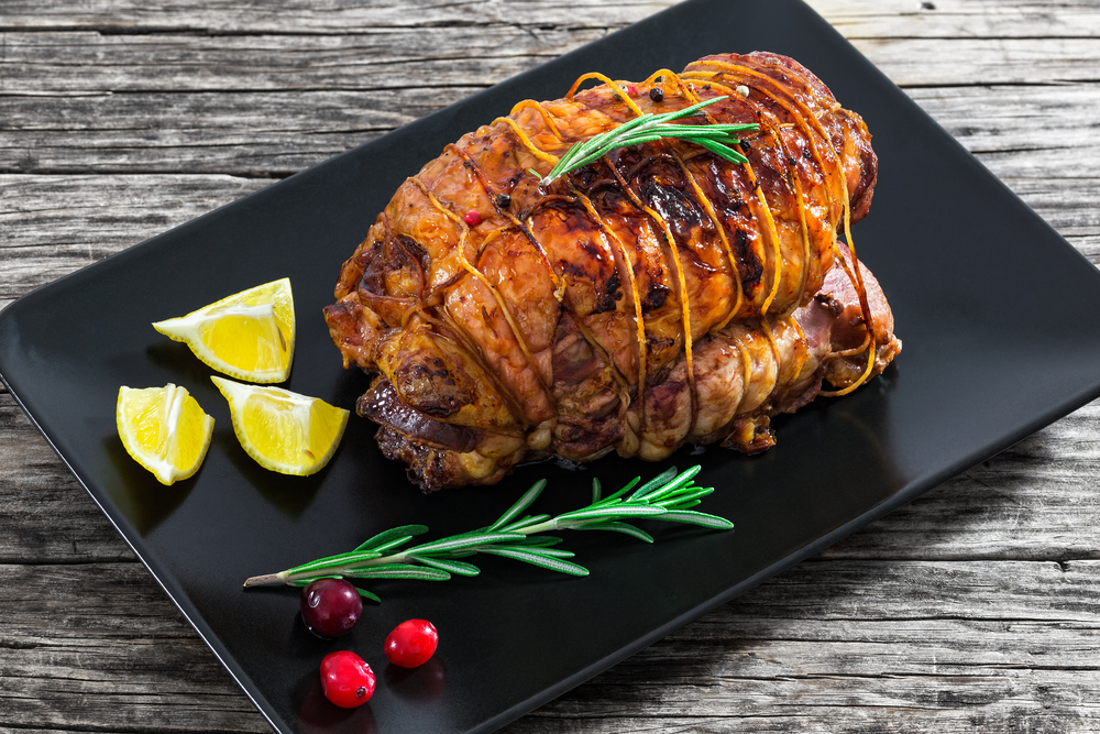 Rolovana ćuretina sa suvim šljivama: Savršen predlog za slastan praznični ručak 2 Rolovana ćuretina sa suvim šljivama: Savršen predlog za slastan praznični ručak 1