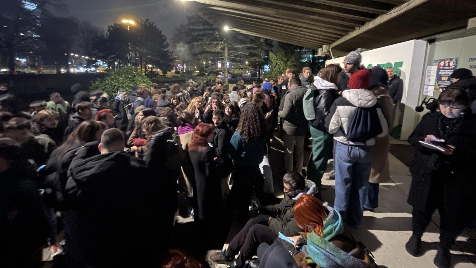 Sednica SO Novi Beograd: Glasanje završeno, Milija Koldžić ostaje na funkciji, studenti nezadovoljni 2 Sednica SO Novi Beograd: Glasanje završeno, Milija Koldžić ostaje na funkciji, studenti nezadovoljni 2