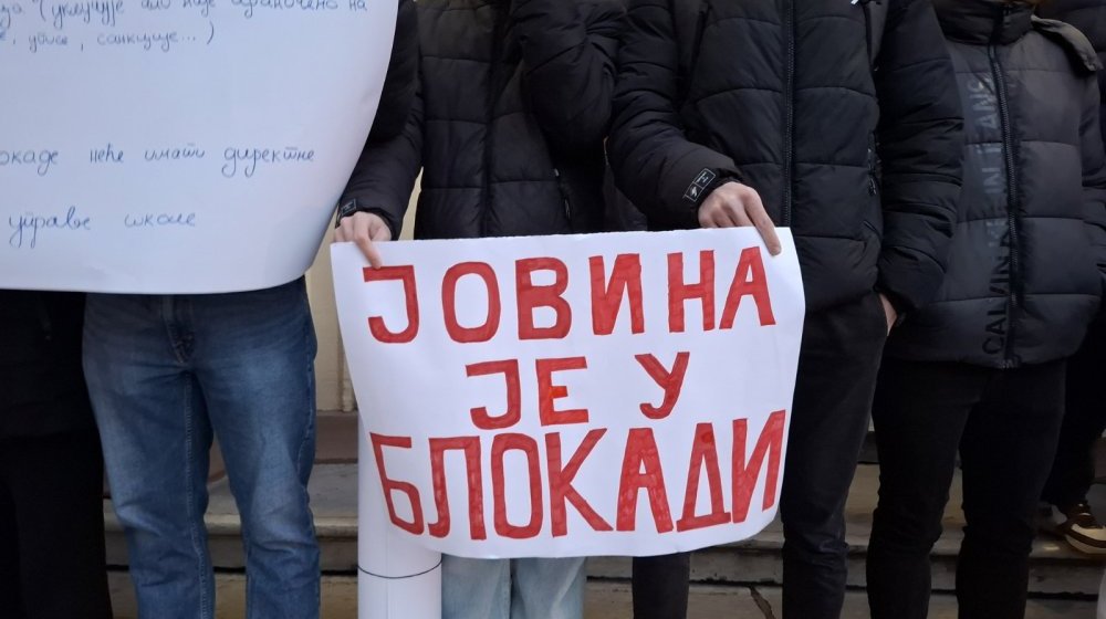 Većina nastavnika Jovine gimnazije u Novom Sadu podržala učenike: "Uvek uz vas i sa vama, vaši profesori" 1