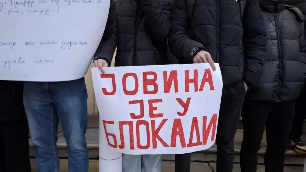 Danijela Grujić: Nemam nameru da se prepirem sa predsednikom, pažnja mora da ostane na učenicima koji blokiraju Jovinu gimnaziju 2 Danijela Grujić: Nemam nameru da se prepirem sa predsednikom, pažnja mora da ostane na učenicima koji blokiraju Jovinu gimnaziju 2