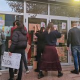 Visoka poslovna škola u Novom Sadu u blokadi: Studenti poručili "Ruke su vam krvave" 4