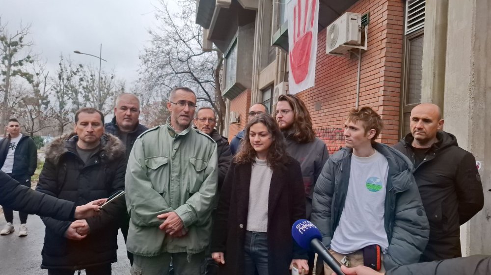 Poljoprivrednici iz Mačve doneli hranu i potrepštine studentima na Filozofskom fakultetu u Novom Sadu 1