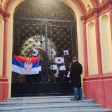 Đaci pokušali da blokiraju Karlovačku gimnaziju: Direktor ušao kroz prozor i otključao školu (VIDEO) 11