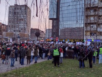 protest kragujevac "(U)stanimo sad svi za Novi Sad": Završen najmasovniji protest "Zastani Srbijo" u Kragujevcu 4