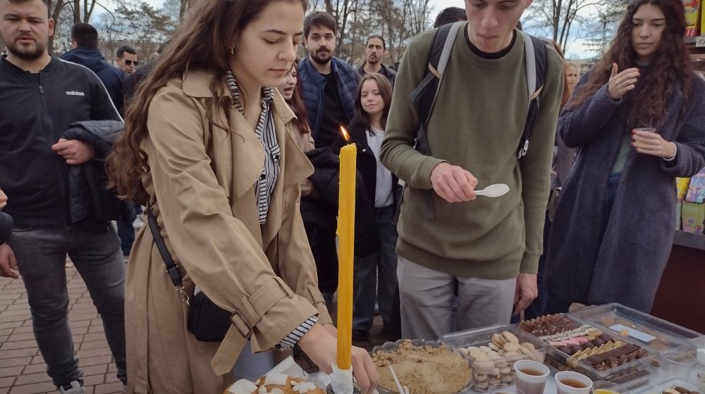 Kad se na Svetog Savu „zagulaši” Vučića se baš niko ne plaši: Kragujevčani podržali studente i „na kašiku” (FOTO,VIDEO) 1