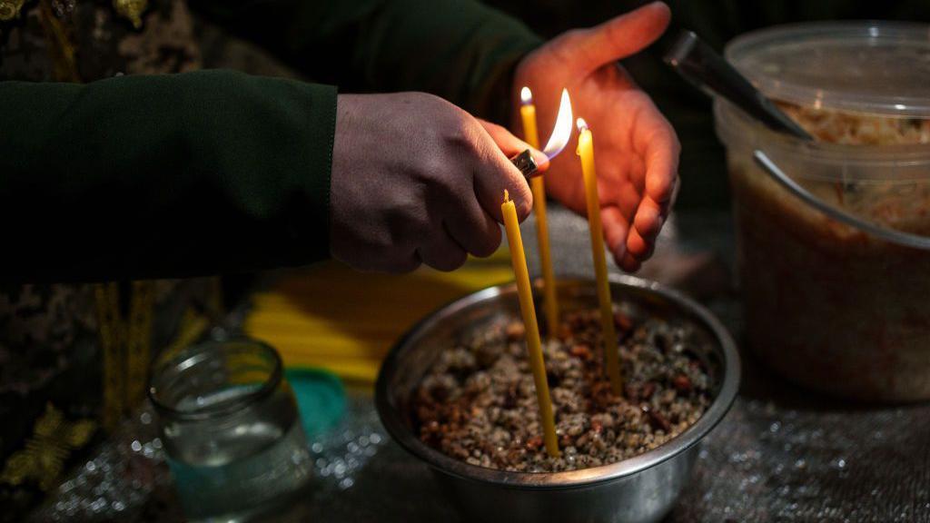 Zašto se u Ukrajini vodi rasprava o 'ruskoj' salati 5 Jedno od najprepoznatljivijih ukrajinskih prazničnih jela je kutja, mešavina žitarica i suvog voća pripremljena za pravoslavni Božić.