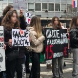 Direktorka Gimnazije “Sveti Sava”: Škola nije u blokadi, neki đaci pružili podršku učenicima Pete 4