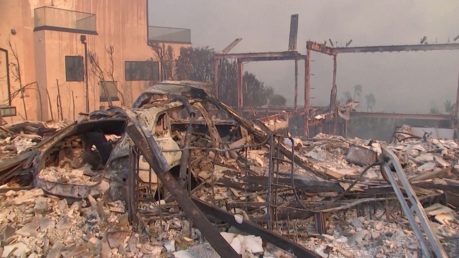 Paris Hilton i Adam Brodi među slavnima čije domove je uništio požar 2 Spaljena kuća