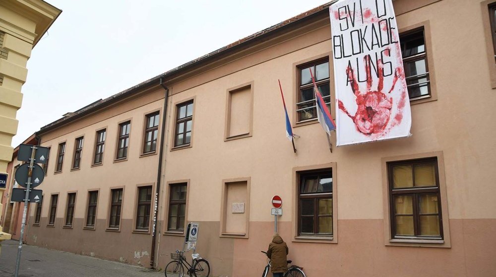 Akademija umetnosti Novi Sad: "Predstavnici vlasti su obećali zaštitu studenata koji mirno protestuju, hitno pronaći i kazniti odgovorne" 1