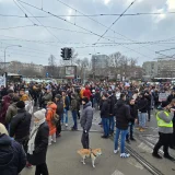 Incident na protestu kod Vukovog spomenika: Zaleteo se crnim automobilom na okupljene građane 5