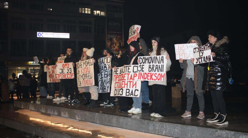 Studenti, srednjoškolci i građani u još jednoj protestnoj šetnji ulicama Leskovca 1