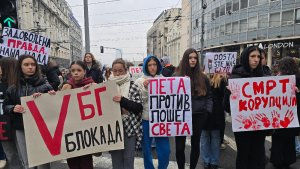 Iako je pre samo nekoliko dana konstatovalo da se može smatrati da se učenici škola u kojima je bio obustavljen rad ili su zaposleni štrajkovali, školuju u vanrednim okolnostima, Ministarstvo prosvete za sada je odlučilo da se ne primenjuje nijedna mera koja je predviđena za takve situacije.