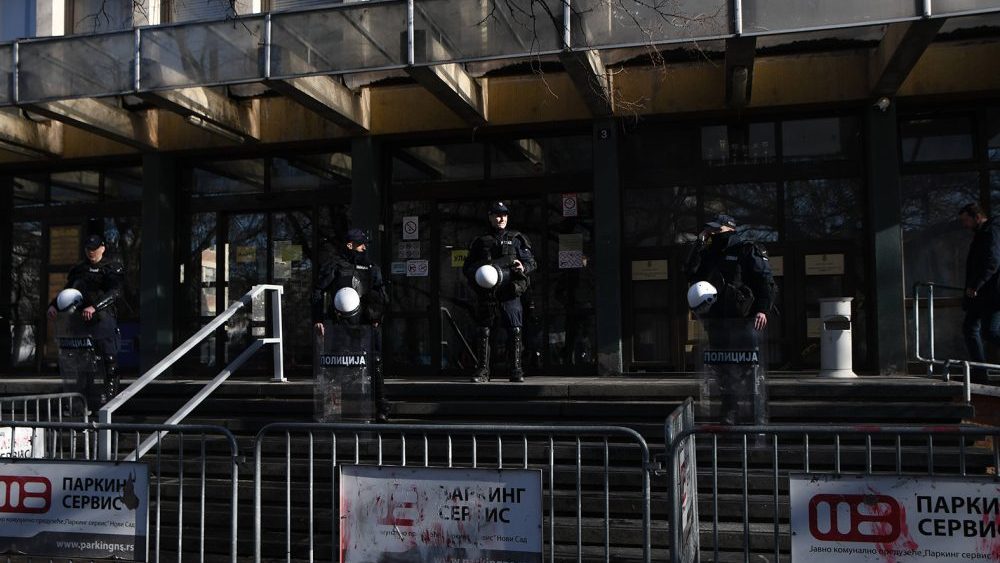 "Hej, Zago, Zago da je sreće...": Studenti ispred suda u Novom Sadu najavili odlazak u BIA (FOTO; VIDEO) 9 "Hej, Zago, Zago da je sreće...": Studenti ispred suda u Novom Sadu najavili odlazak u BIA (FOTO; VIDEO) 9