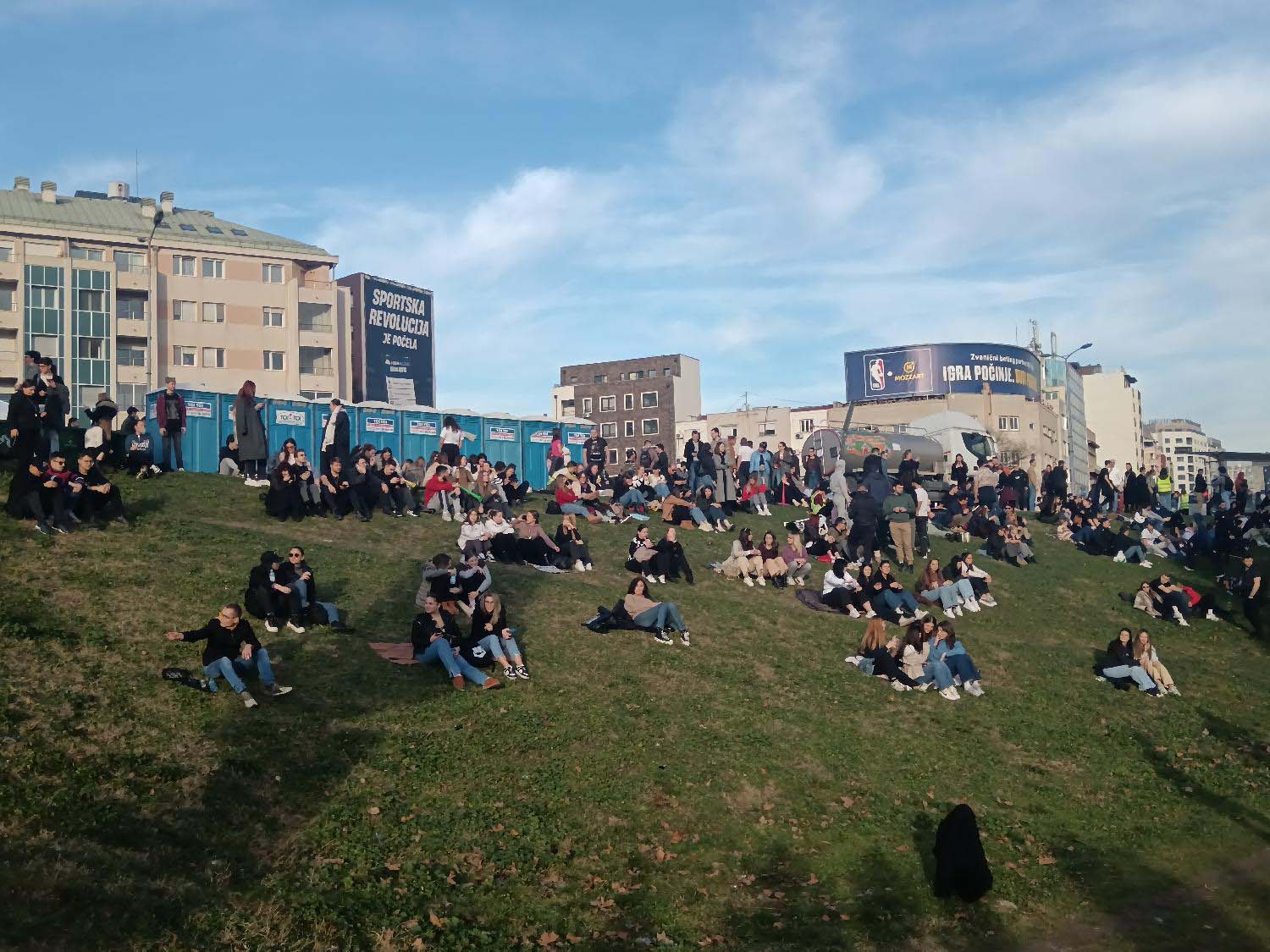 Završena blokada Autokomande: Studenti očistili ulice, saobraćaj pušten (FOTO, VIDEO) 18