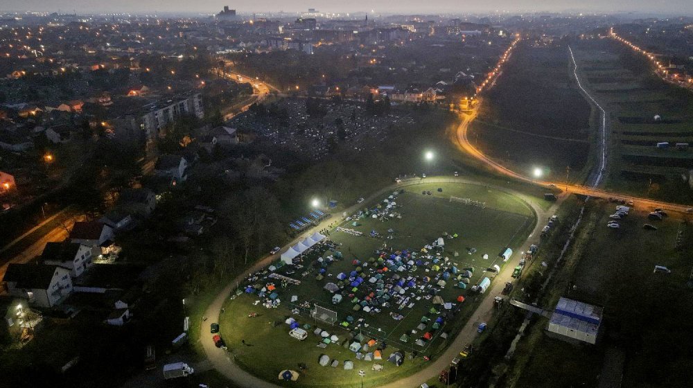 Gradonačelnik Inđije demantovao da nije dopustio studentima da prenoće u hali 1