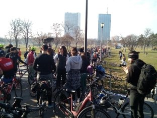 Studenti krenuli biciklima iz Beograda u Novi Sad (FOTO; VIDEO) 5