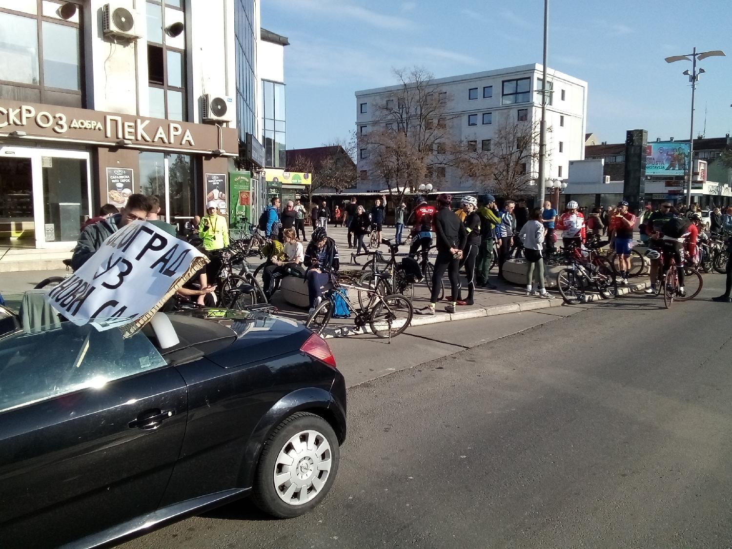 Studenti iz Beograda peške stigli u Novi Sad, odali poštu nastradalima: Noć će provesti na fakultetima, skup protekao bez incidenata (FOTO, VIDEO) 18