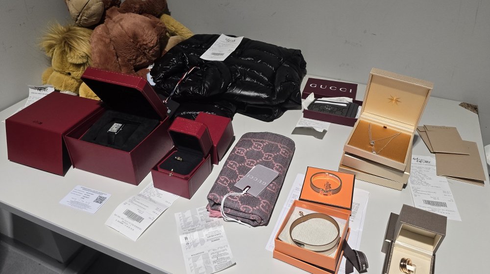 Hermes narukvice i Luj Viton: Šta su sve carinici zaplenili na aerodromu od početka godine? 1