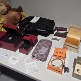 Hermes narukvice i Luj Viton: Šta su sve carinici zaplenili na aerodromu od početka godine? 6