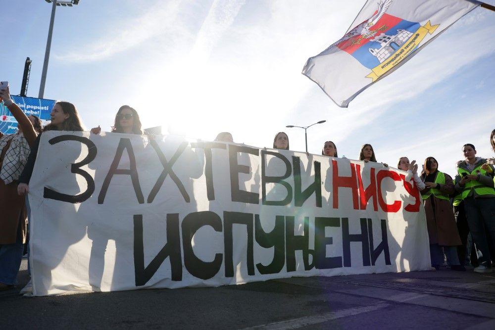 Studentska blokada Autokomande u Beogradu: 'Da institucije prorade' 12 studenti, blokada na autokomandi