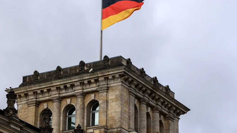 Dojče vele: Vlada nema podršku, ministar odbrane najpopularniji političar 10