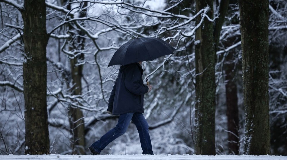 Struja nestala širom zemlje, zatvoreno nekoliko velikih aerodroma: Sneg i ledena kiša u Velikoj Britaniji 1